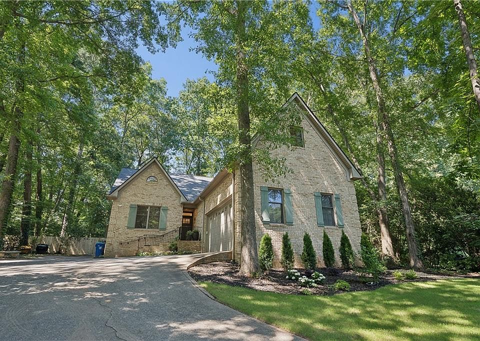 1st image of 2094 Azalea Cir