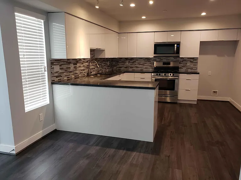 2653 S Hobart Blvd #8 — Photo 10
