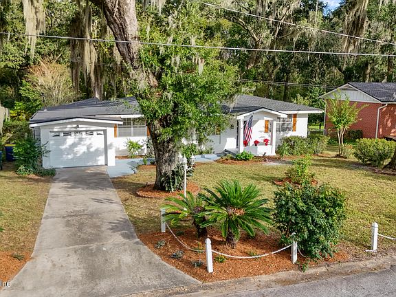 3rd image of 947 BROOKMONT Avenue E