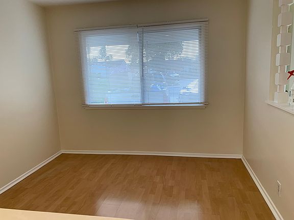 Formal dining area room for large table seating