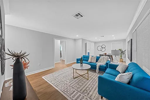 3 bed, $2,100 — Photo 3