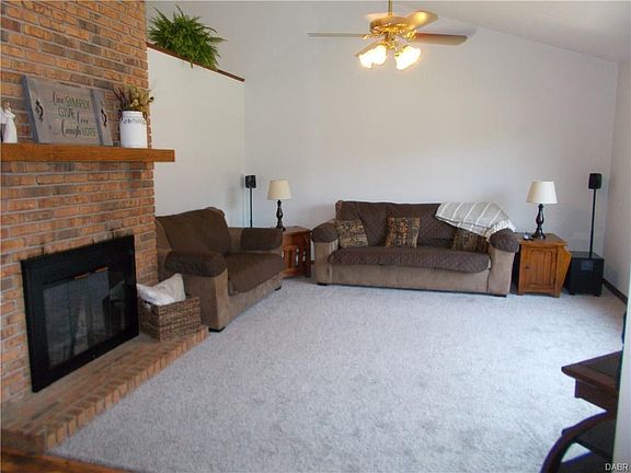 4th image of 244 Lowry Dr