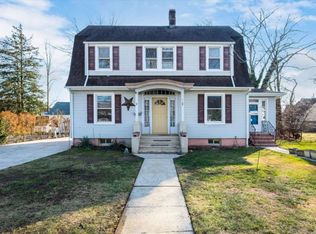 102 Conklin St, Farmingdale, NY 11735