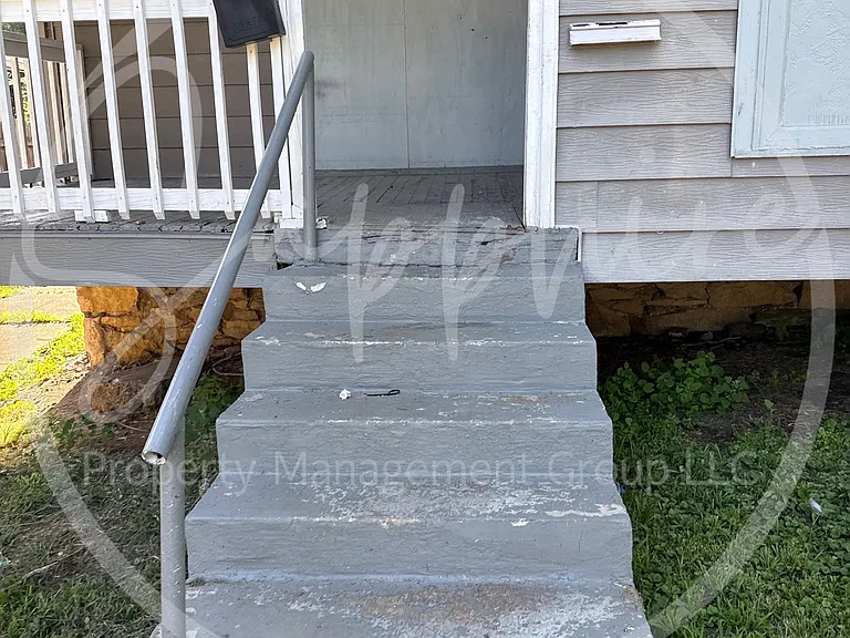 5505 Woodland Ave — Photo 2