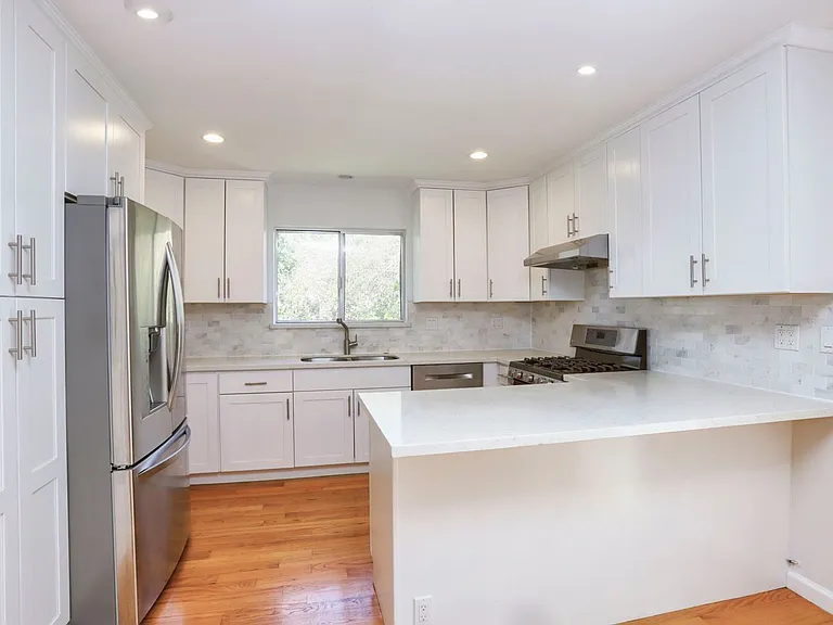264 W Oakwood Blvd — Photo 10