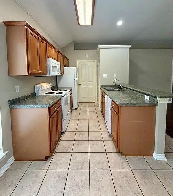 3 bed, 1250 sqft, $1,800 — Photo 3