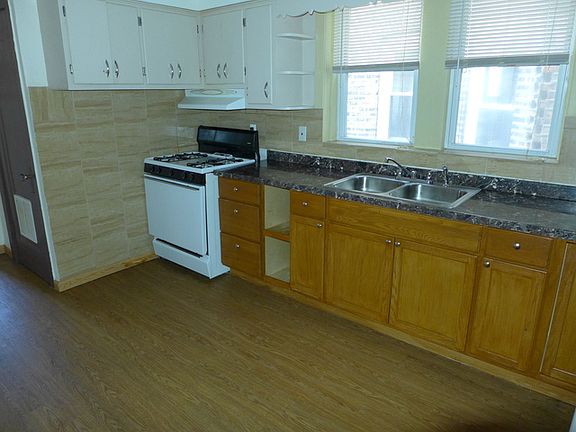 3rd image of 6245 N Claremont Ave #2