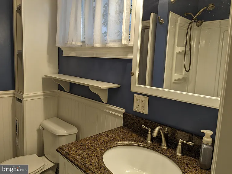 306 N Locust St — Photo 17