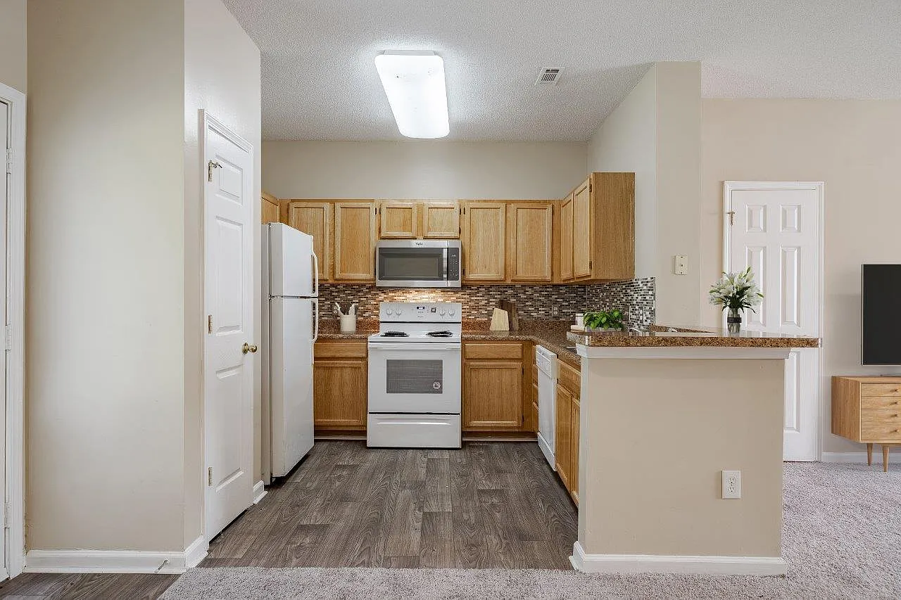 Falls Creek Apartments and Townhomes — Photo 3