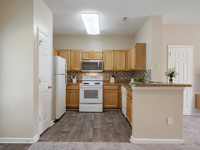 Falls Creek Apartments and Townhomes — Photo 3