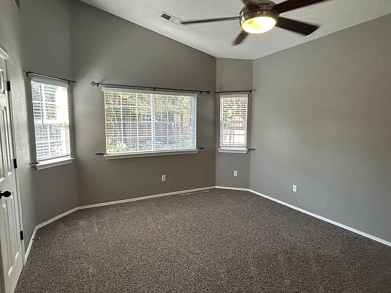 7224 Boxwood Ave NE — Photo 5