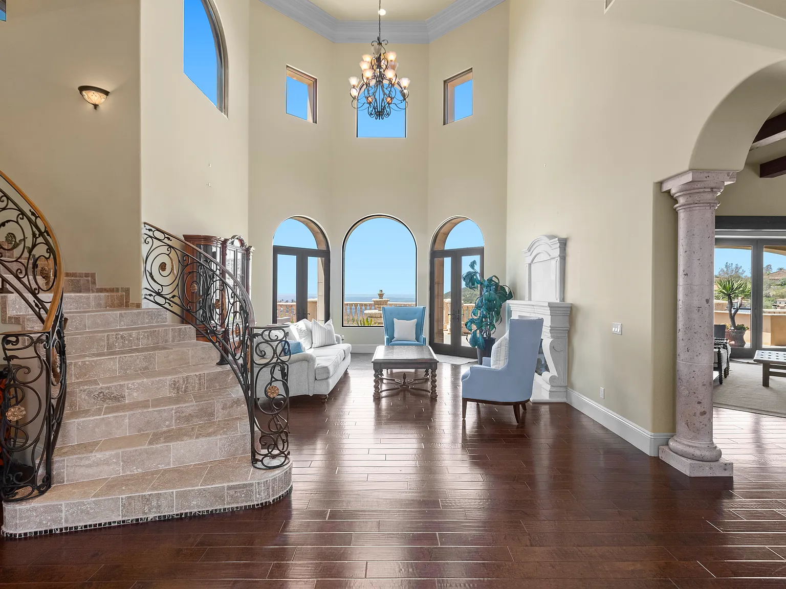 6 bed, 6.5 bath, 6216 sqft, $13,950 — Photo 4