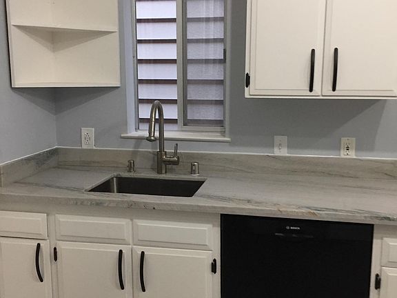 4th image of 376 31st Ave
