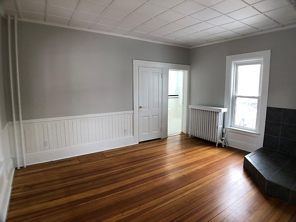 4th image of 402 2nd Ave NE APT 3