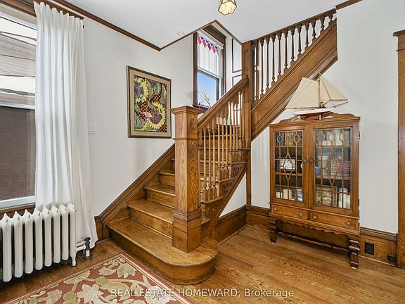 4th image of 96 James St W