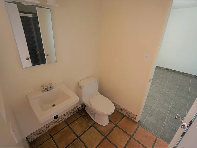 960 Nolbey St — Photo 11