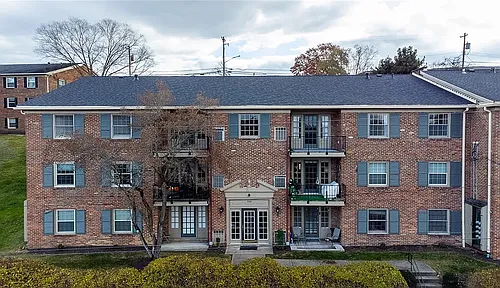 1060 Chatham Park Dr Photo 1