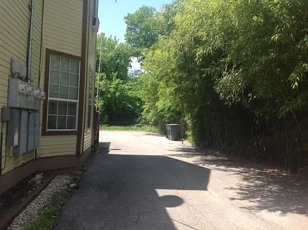 1032 S Walnut St — Photo 3