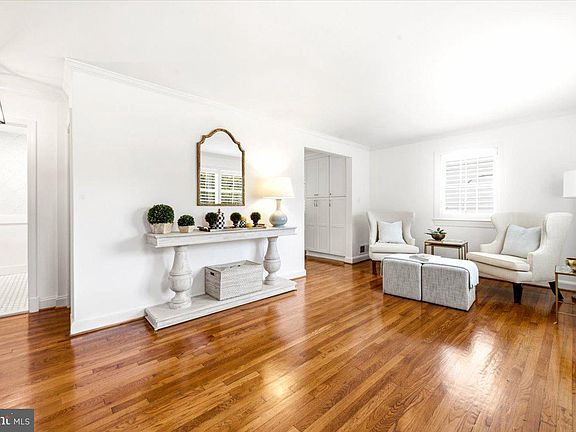 5th image of 4214 Matthews Ln