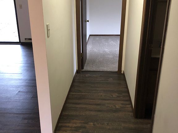 5th image of 925 Brookfield Dr APT 4