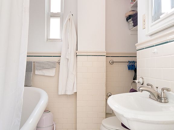 5th image of 120 Carroll St #2