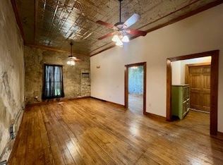 211 W Washington Ave #1, Navasota, TX 77868