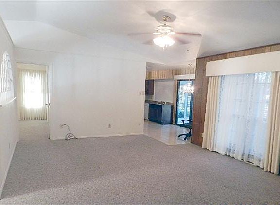 5th image of 406 Oleander St