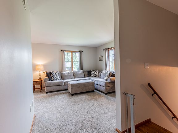 5th image of 209 N Pleasant St