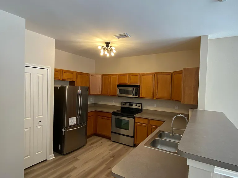 3842 Radcliff Dr #125 — Photo 5