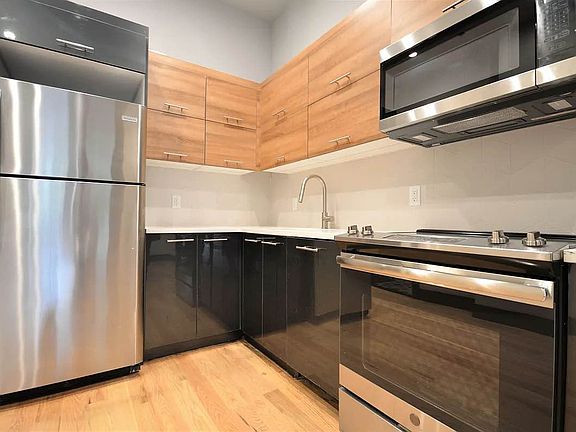 5th image of 85 Humboldt St Unit 1A