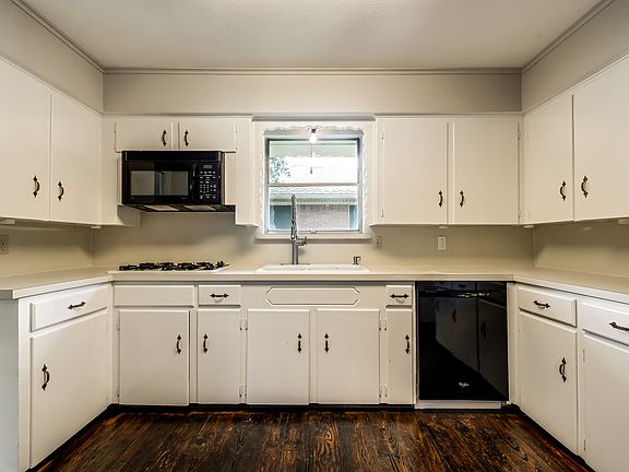 2nd image of 3308 Pecan Ln