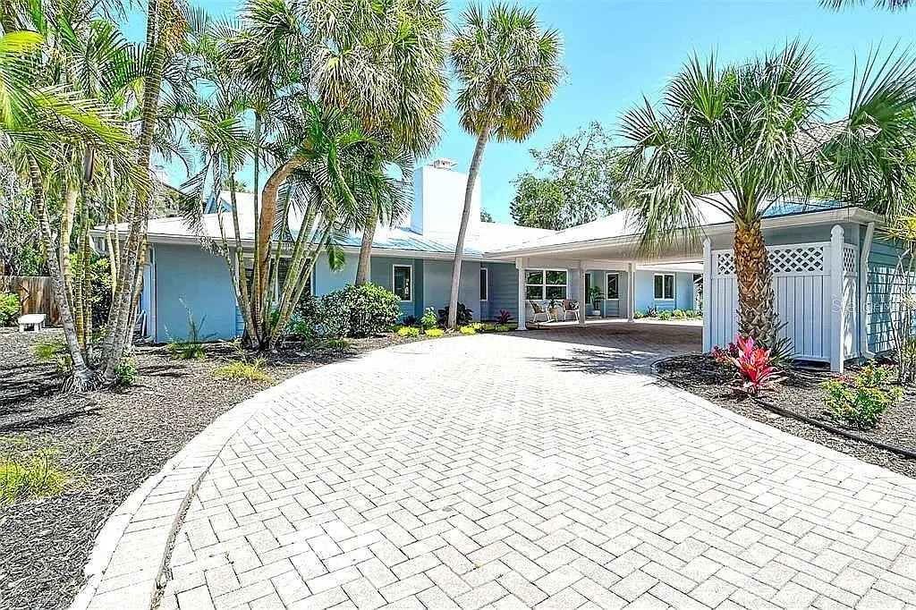 4 bed, 3.0 bath, 2439 sqft, $7,000 — Photo 1