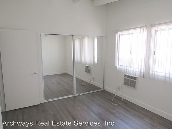 5th image of 4209 Radford Ave APT 7