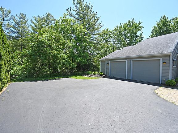 4th image of 9524 Heather Ct