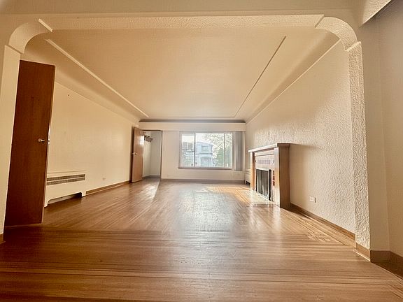 3rd image of 473 E 54th Ave