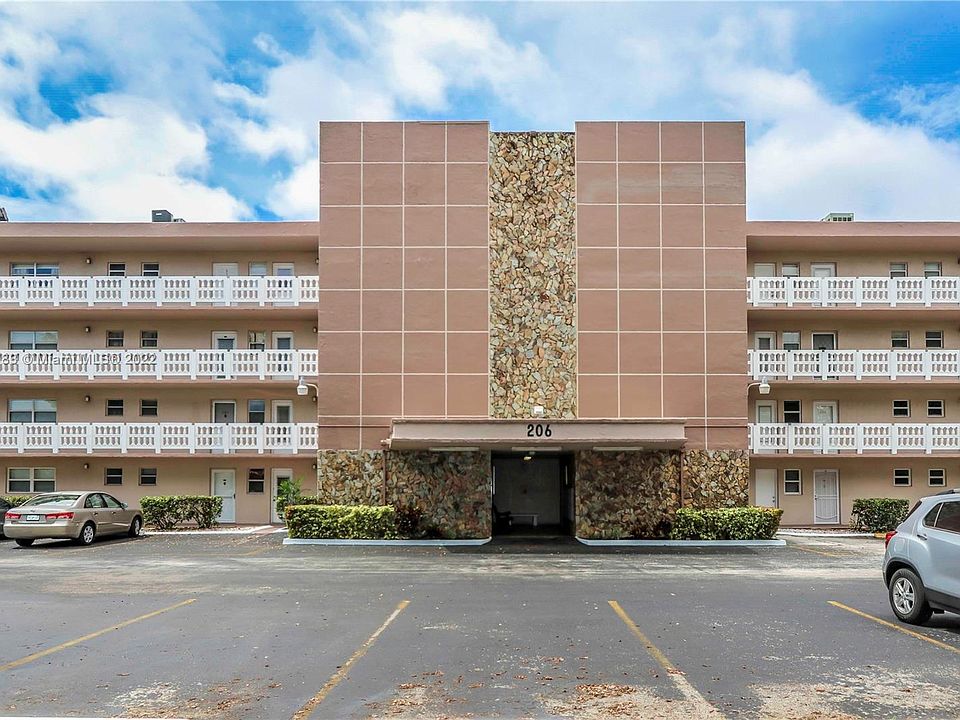 1st image of 206 SE 10th St APT 301