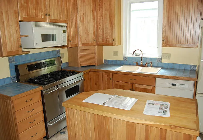 312 Allen St — Photo 2