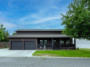 1806 Smith Ln, Grandview, WA 98930