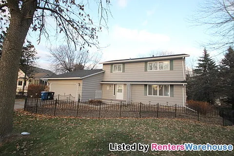 4204 Victoria St N Photo 1