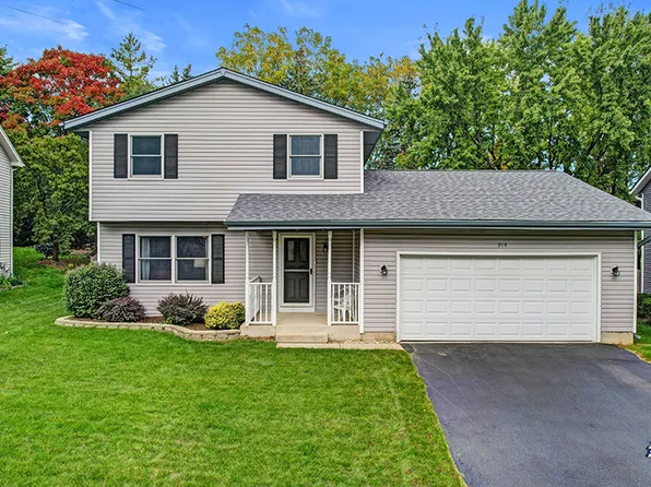 914 Pin Oak Cir, Cary, IL 60013