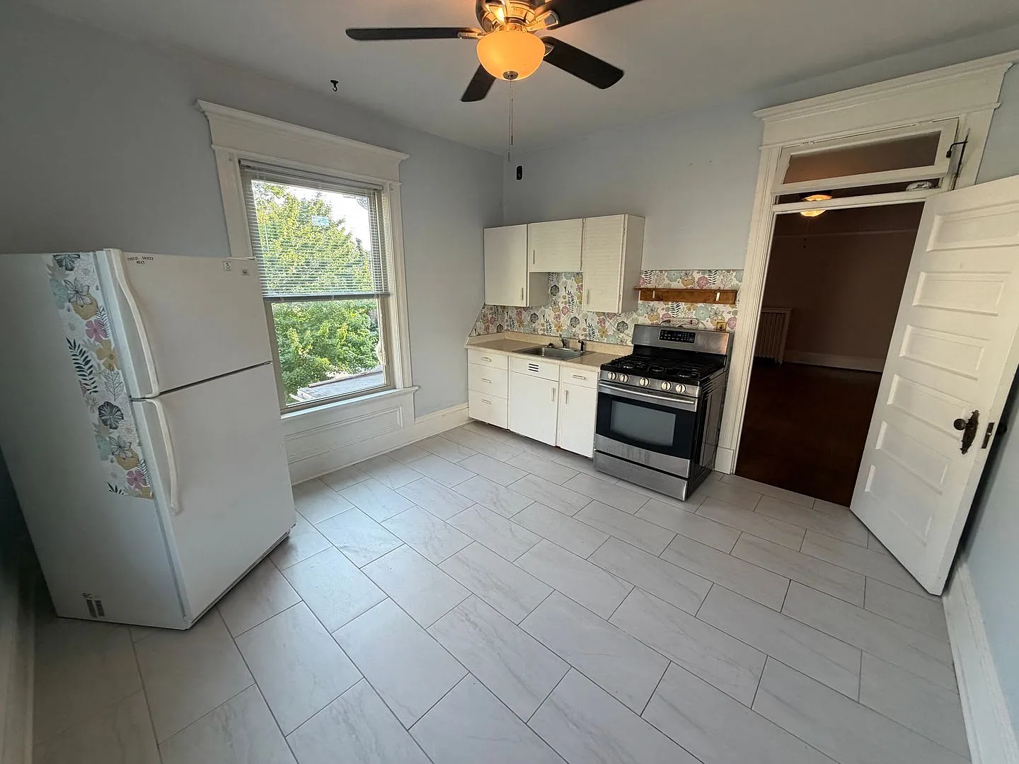 705 E. Walnut — Photo 3