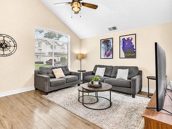 5th image of 124 Sutcliffe Cir
