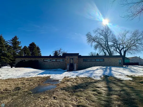 605 3rd St, Fingal, ND 58031