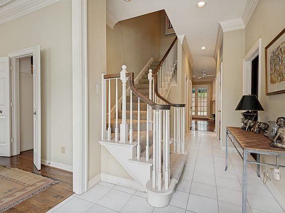4th image of 1608 Crockett Cir