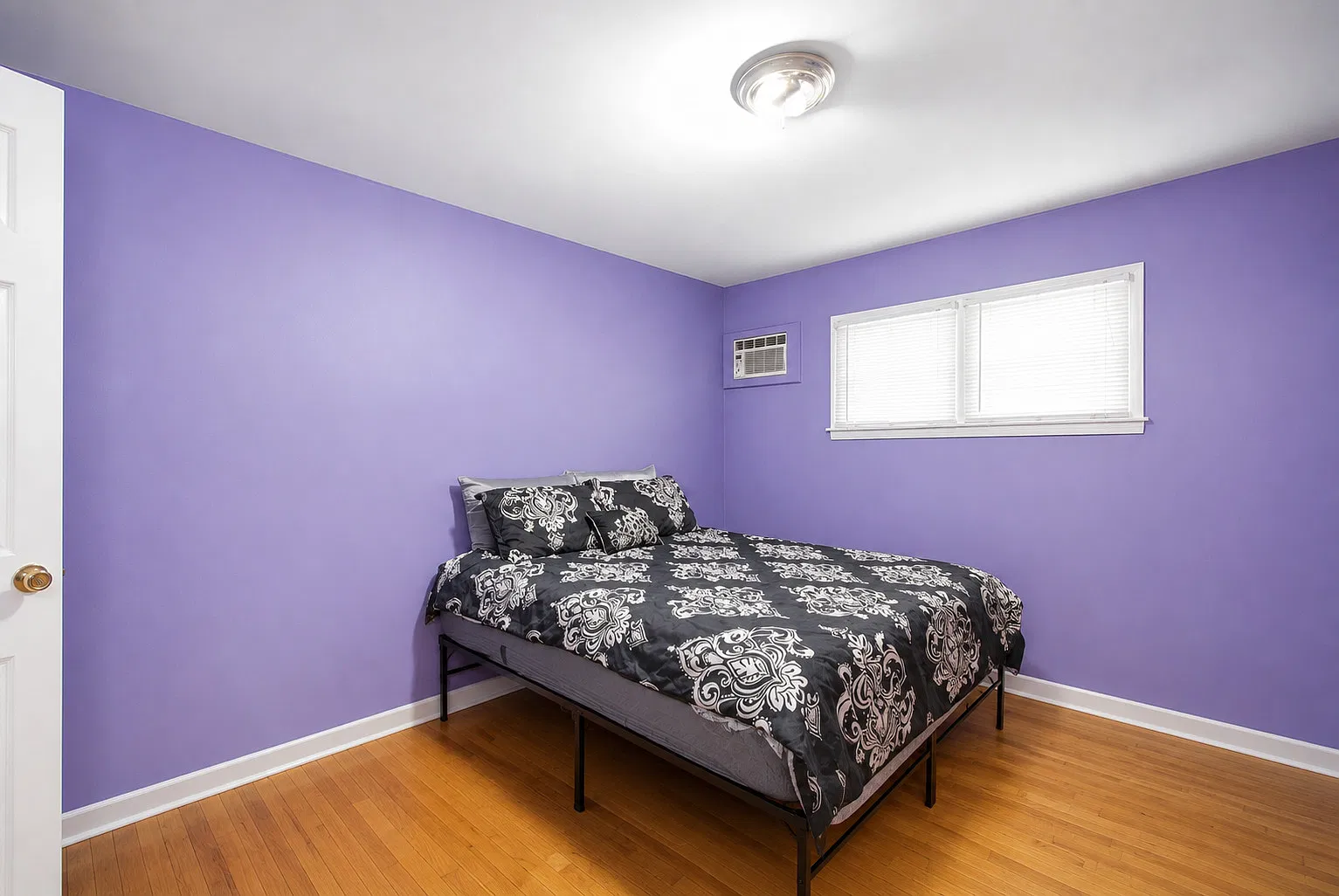 1105 Holiday Ln — Photo 2