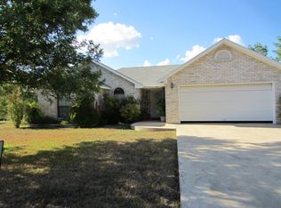 148 William Dr, Uvalde, TX 78801