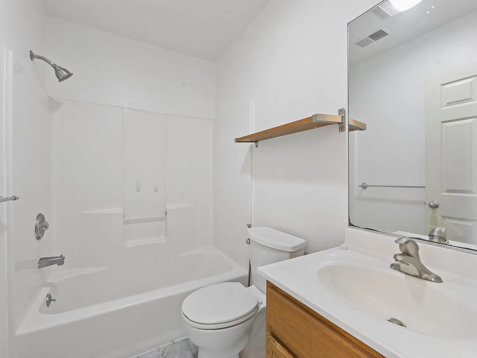 3 bed, 2.0 bath, 1200 sqft, $2,700 — Photo 4