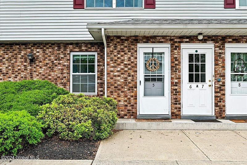 2nd image of 25A Pine Lane #5