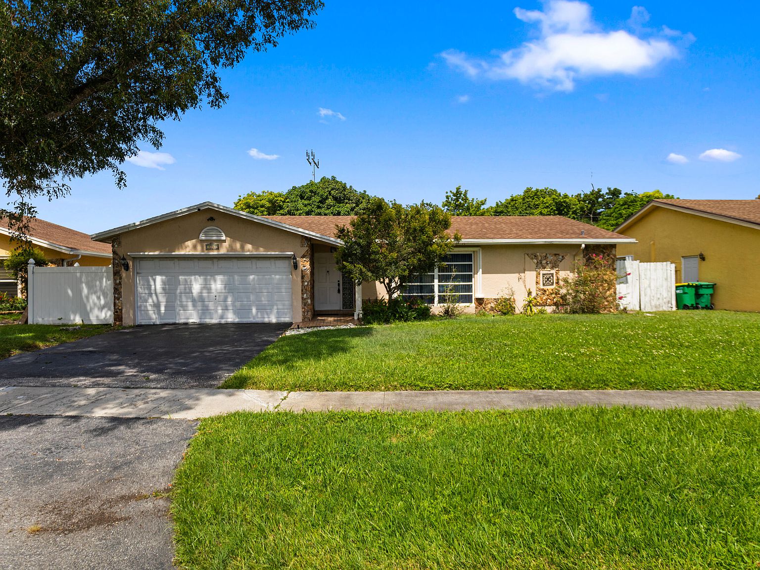 3750 NW 73rd Avenue — Inverrary Country Club
