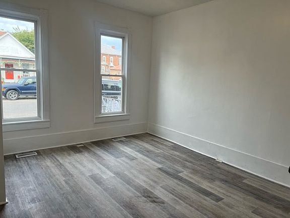 4th image of 91 N Hickory St